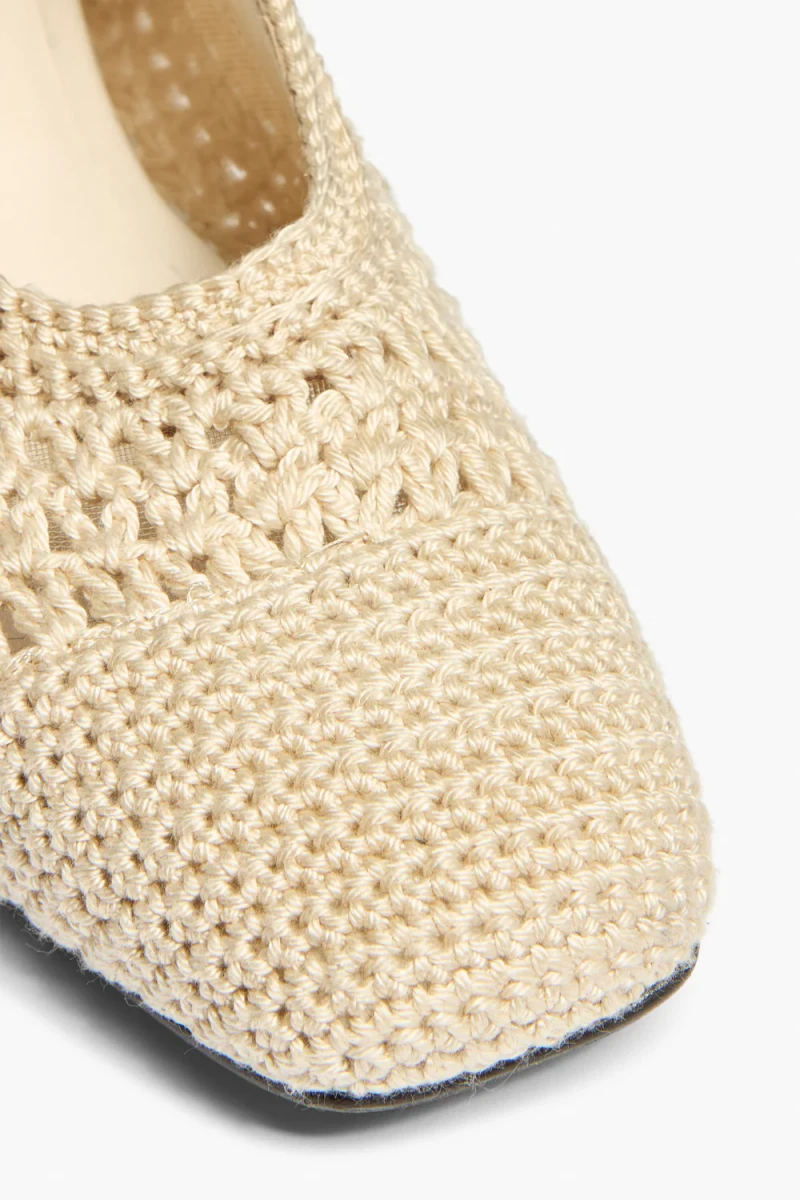 PIASKOWE BALETKI Z AŻUROWĄ STRUKTURĄ LIVIANA CONTI