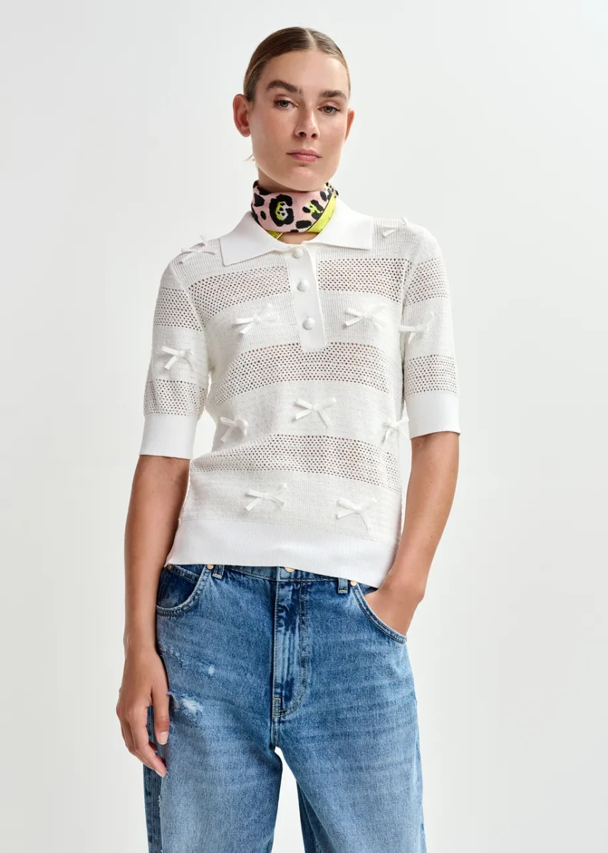 BIAŁA DZIERGANA POLÓWKA Z KOKARDKAMI ESSENTIEL ANTWERP