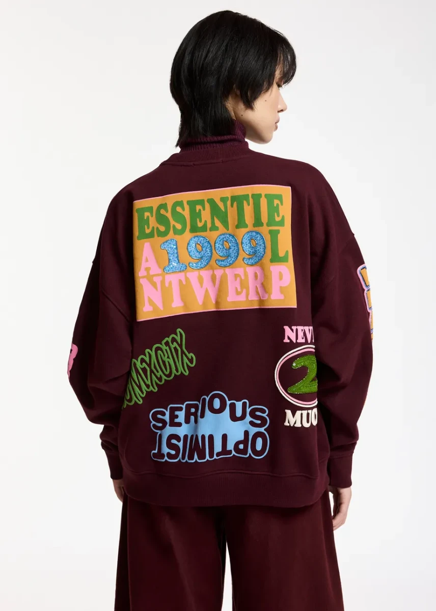 BAWEŁNIANA BORDOWA BLUZA Z GRAFIKĄ ESSENTIEL ANTWERP