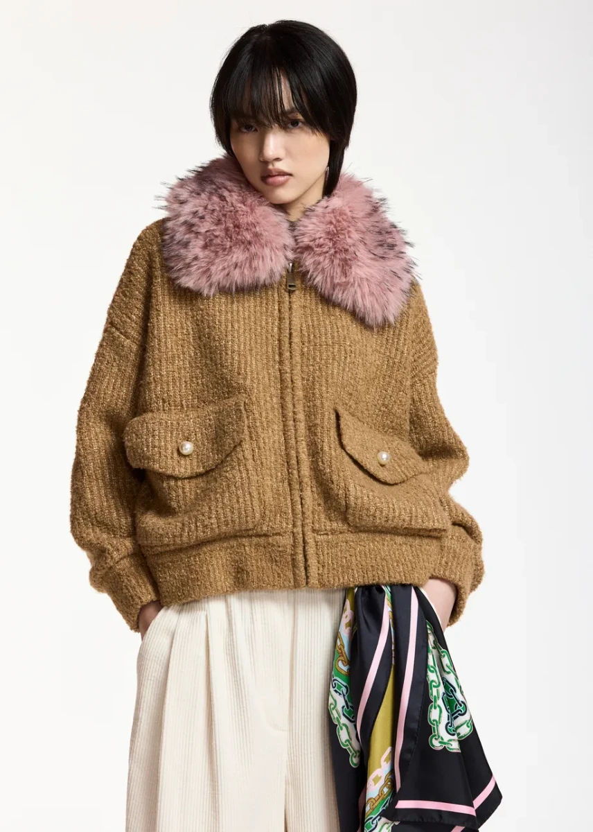 SWETER BOUCLÉ Z OZDOBNYM KOŁNIERZEM ESSENTIEL ANTWERP