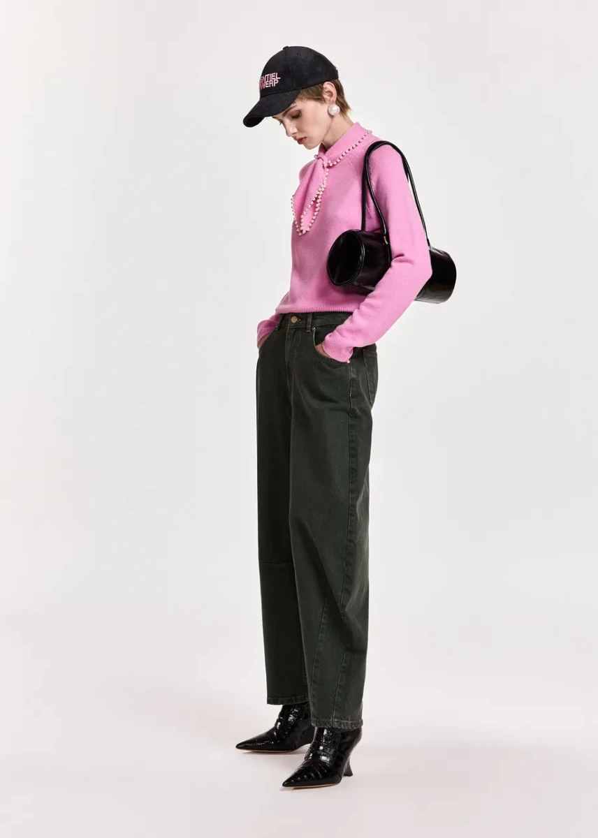 CIEMNOZIELONE JEANSY O KROJU BARREL ESSENTIEL ANTWERP
