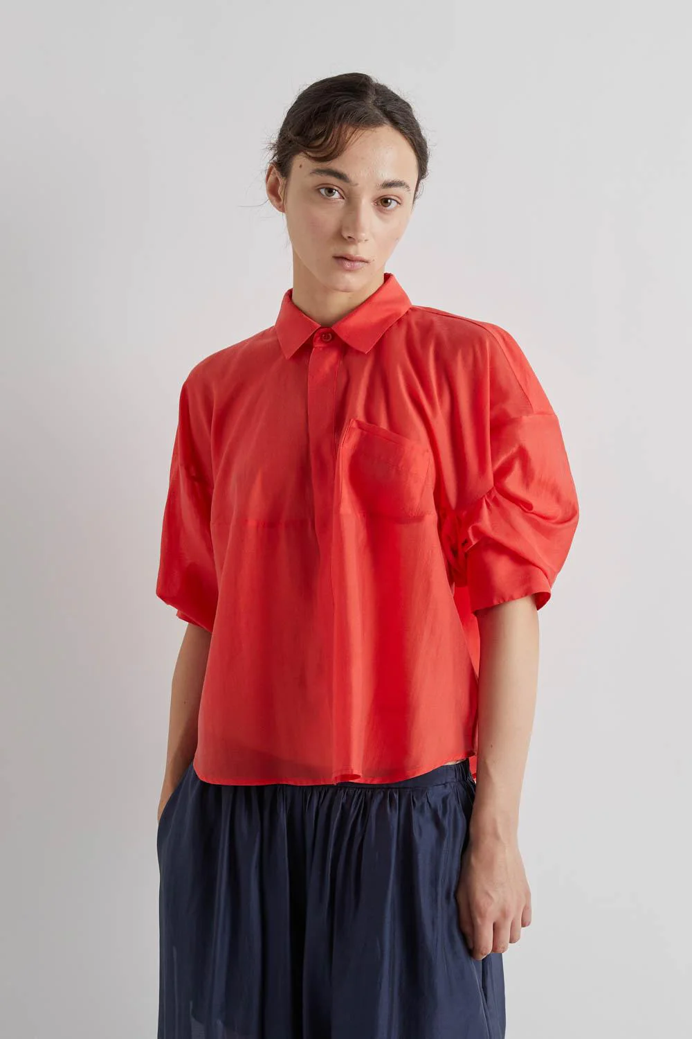 KORALOWA LEKKA BLUZKA Z BUFIASTYMI RĘKAWAMI MEIMEIJ