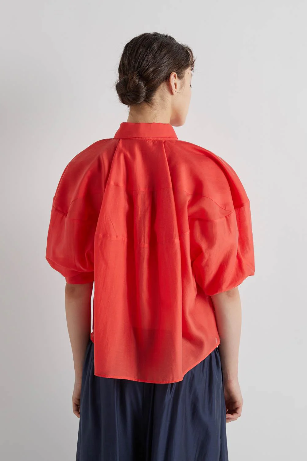 KORALOWA LEKKA BLUZKA Z BUFIASTYMI RĘKAWAMI MEIMEIJ