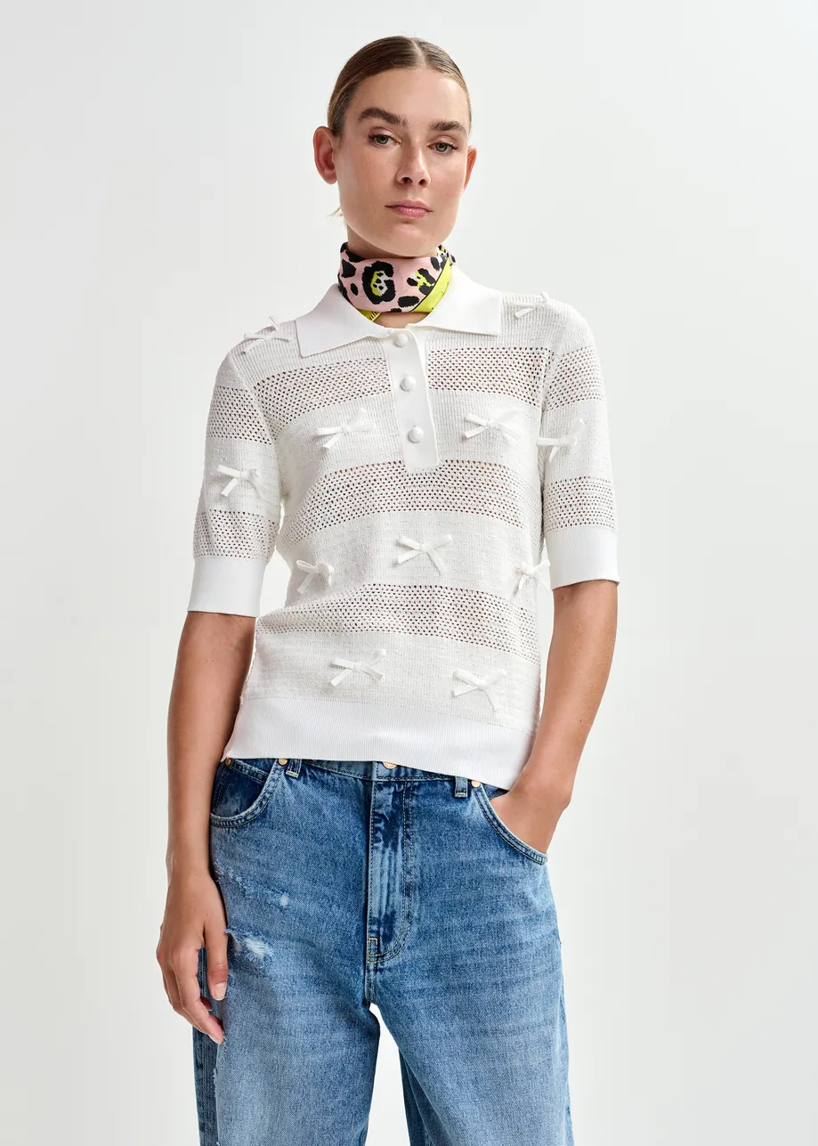 BIAŁA DZIERGANA POLÓWKA Z KOKARDKAMI ESSENTIEL ANTWERP