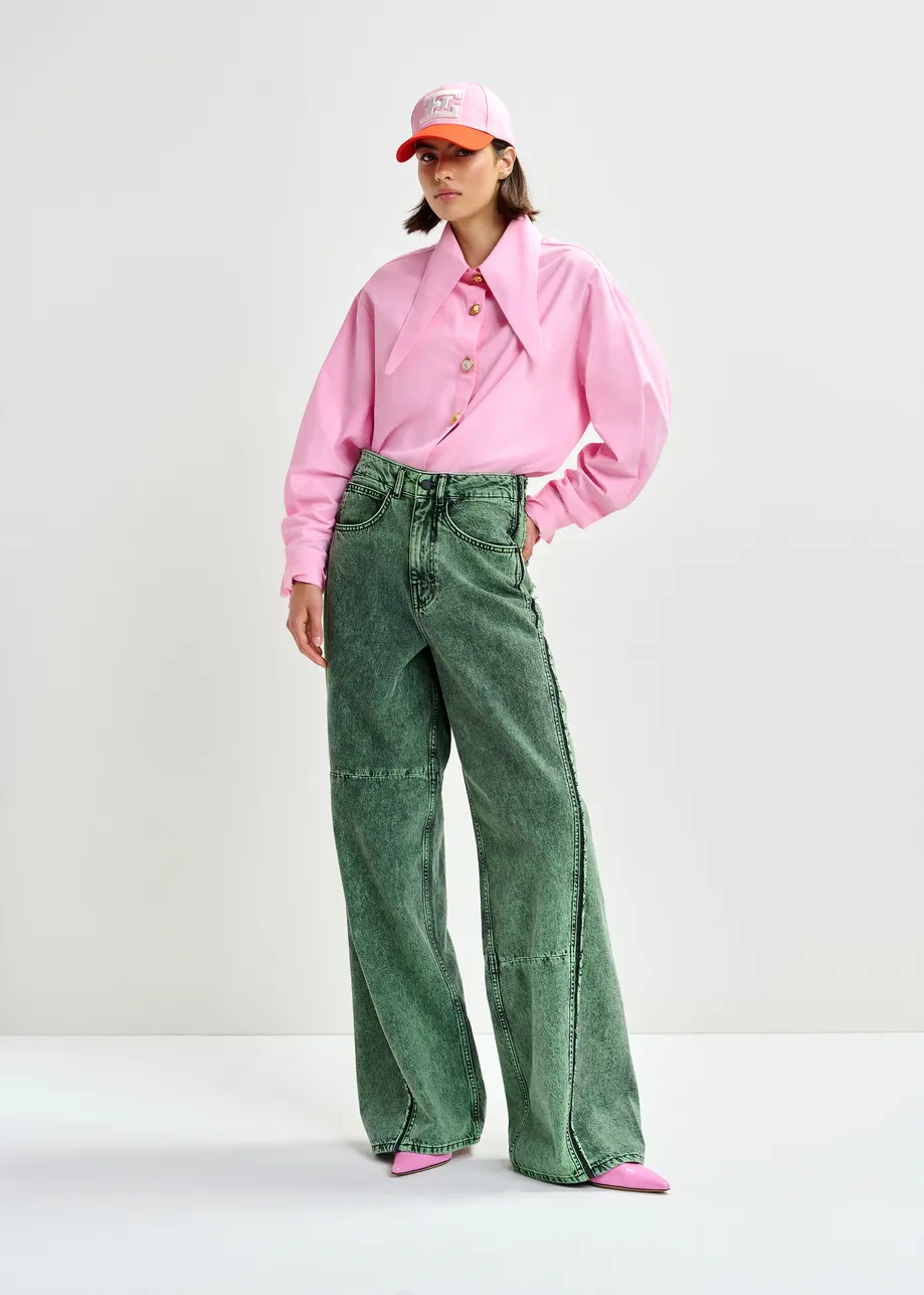 ZIELONE SZEROKIE JEANSY Z PRZESZYCIAMI ESSENTIEL ANTWERP