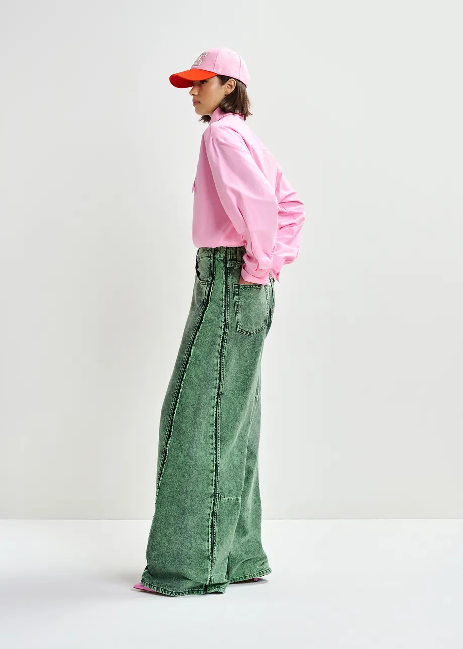 ZIELONE SZEROKIE JEANSY Z PRZESZYCIAMI ESSENTIEL ANTWERP