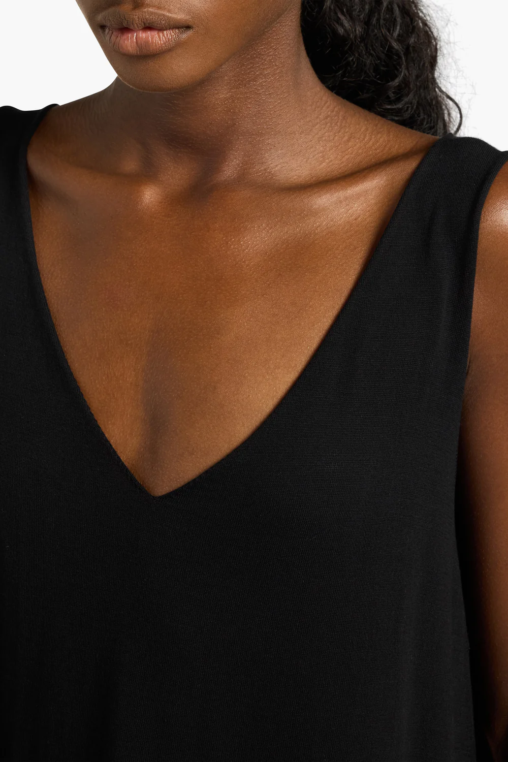 LUŹNA CZARNA SUKIENKA NA RAMIĄCZKACH LIVIANA CONTI