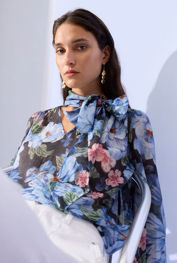 BIAŁE JEANSY O-SHAPE OUI