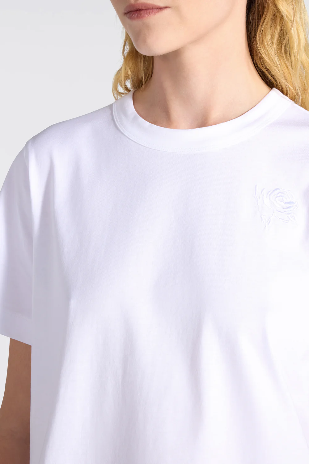 BIAŁY T-SHIRT Z HAFTEM LIVIANA CONTI
