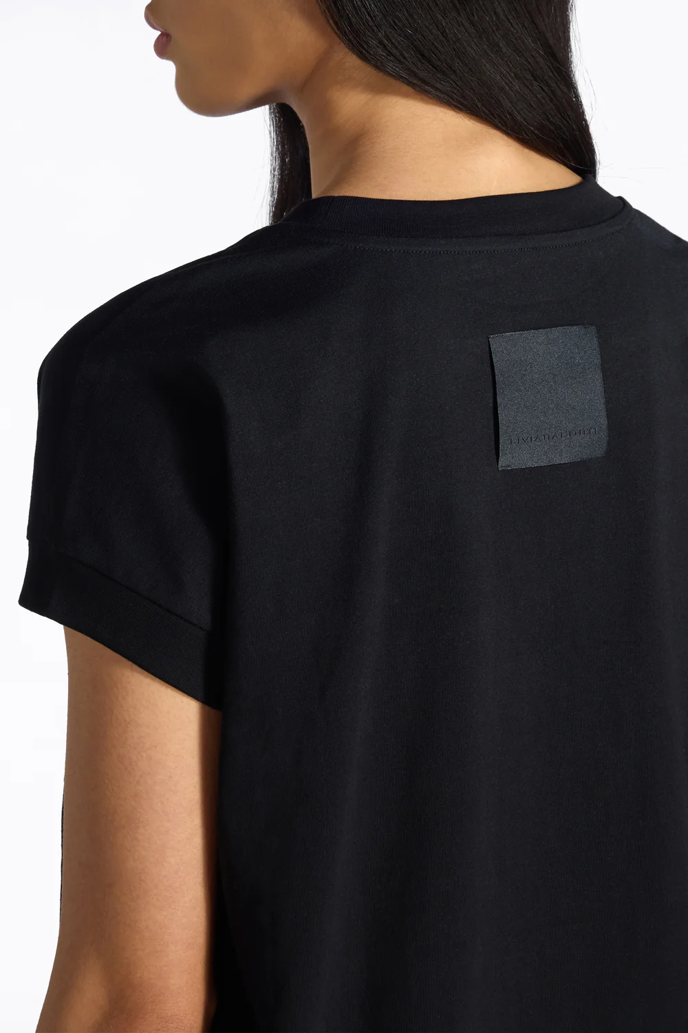CZARNY T-SHIRT Z KIESZENIĄ LIVIANA CONTI