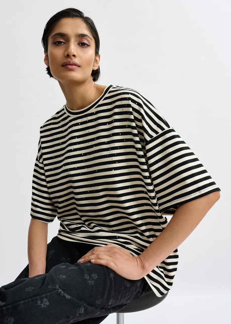 OVERSIZOWY T-SHIRT W PASKI Z KRYSZTAŁKAMI ESSENTIEL ANTWERP