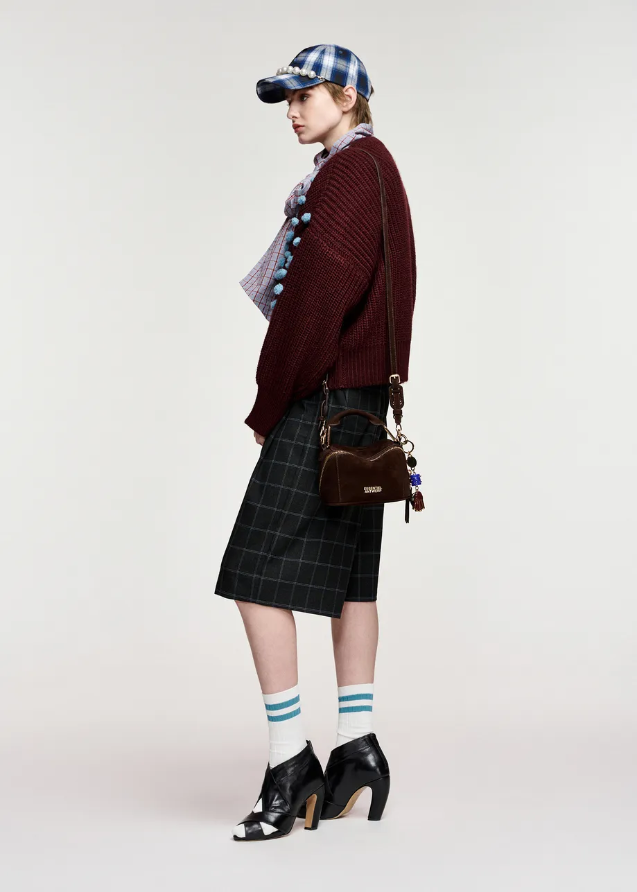 BORDOWY GRUBY SWETER Z POMPONAMI ESSENTIEL ANTWERP