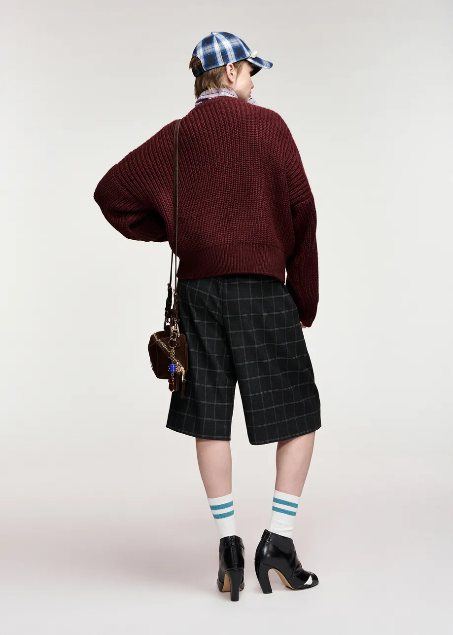 BORDOWY GRUBY SWETER Z POMPONAMI ESSENTIEL ANTWERP