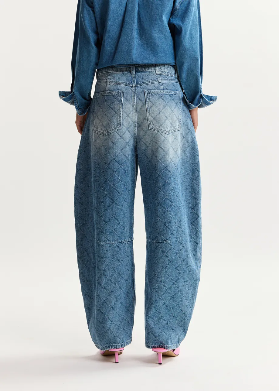 JEANSY BARREL Z OZDOBNYMI PRZESZYCIAMI ESSENTIEL ANTWERP