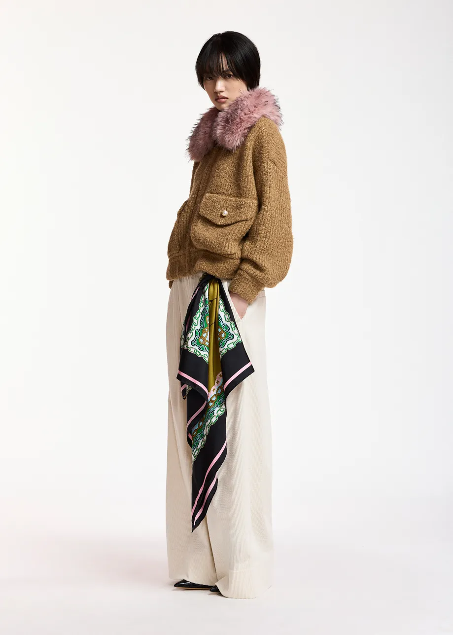 SWETER BOUCLÉ Z OZDOBNYM KOŁNIERZEM ESSENTIEL ANTWERP