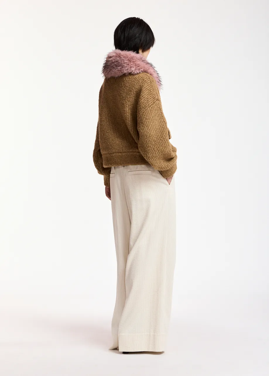 SWETER BOUCLÉ Z OZDOBNYM KOŁNIERZEM ESSENTIEL ANTWERP