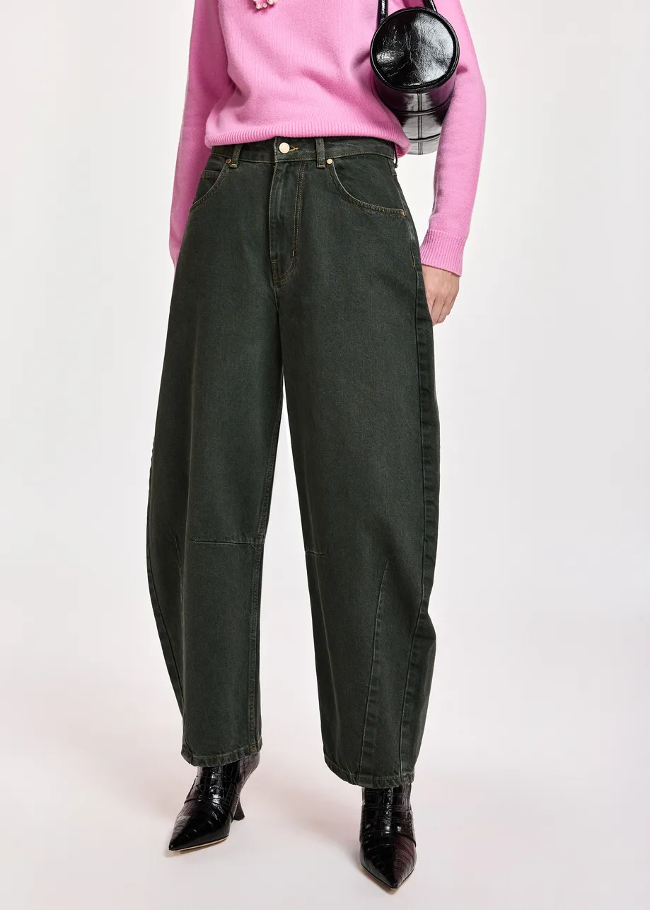 CIEMNOZIELONE JEANSY O KROJU BARREL ESSENTIEL ANTWERP